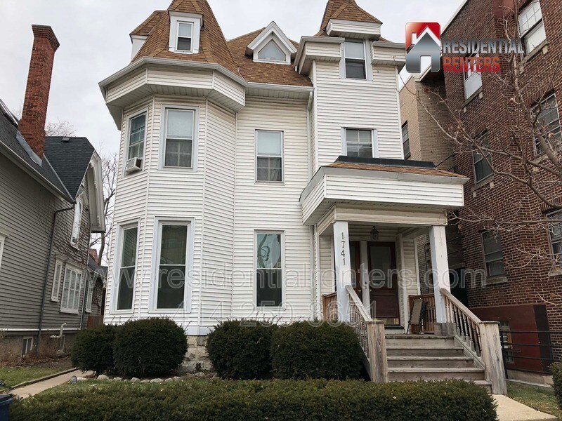 Primary Photo - 1741 N Farwell Ave