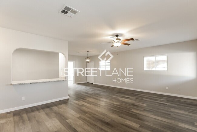 Foto del edificio - REDUCED PRICE!