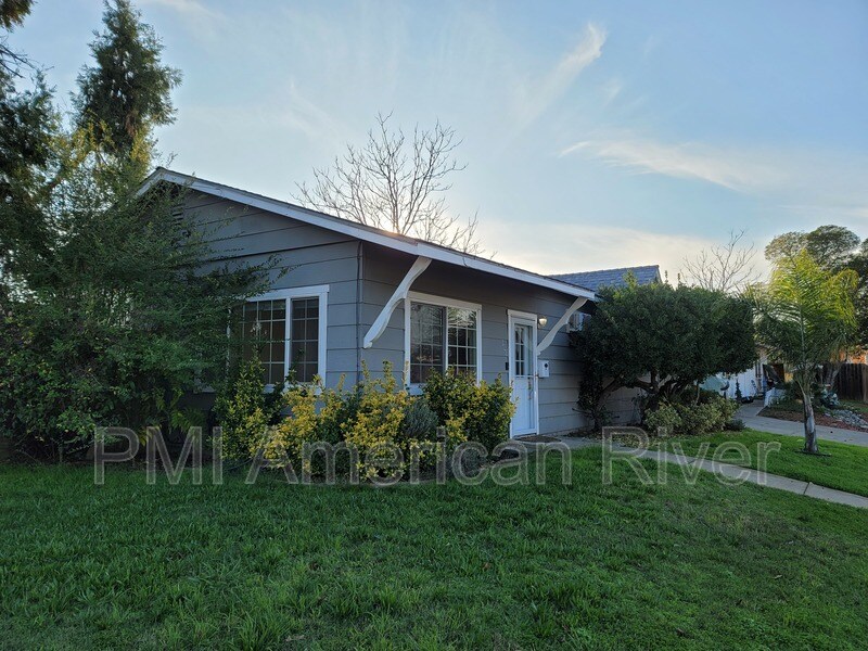 Primary Photo - 1002 Circuit Dr