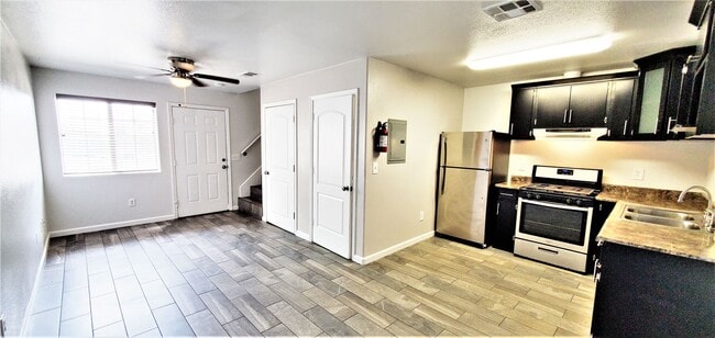 Building Photo - 701 E. 4th St.