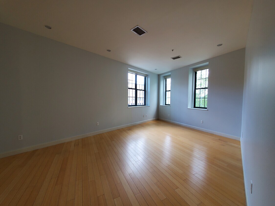 Building Photo - 490 Harrison Ave