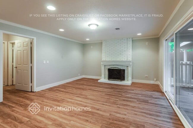 Building Photo - 160 Lakehurst Dr