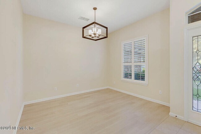 Building Photo - 813 W American Eagle Dr