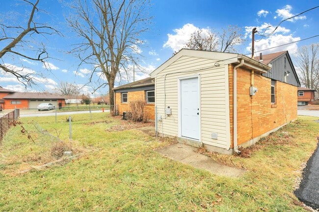 Building Photo - 1634 S James Rd