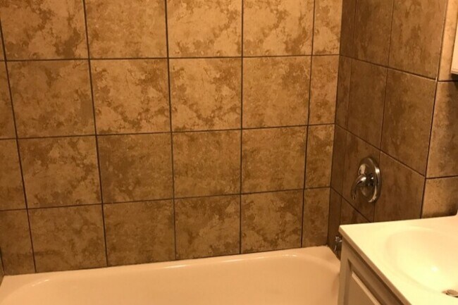 Foto del edificio - 608 E 71st St