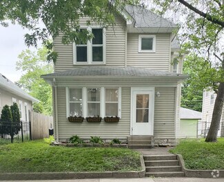 Building Photo - 874 Howell St N