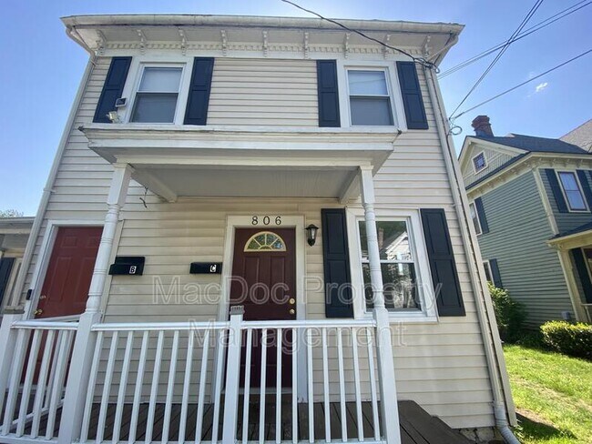 Building Photo - 806 Weedon Street - C