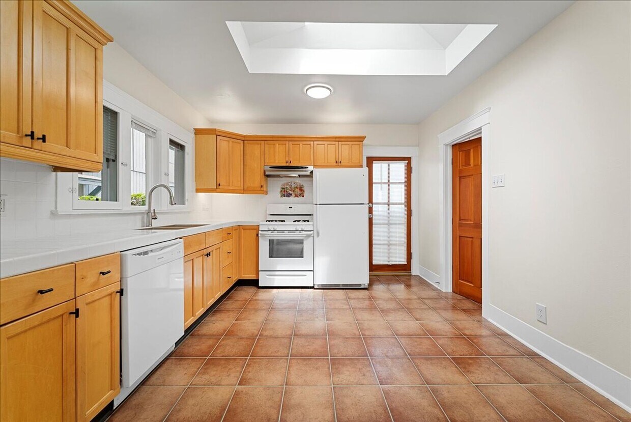 Primary Photo - Cottage Style Apartment - Two blocks from ...
