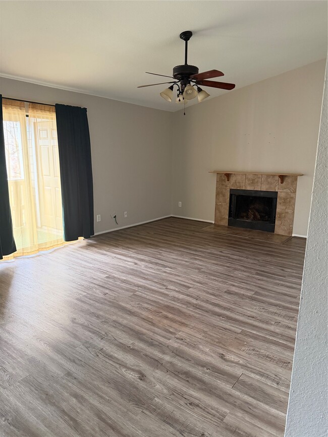 Foto del edificio - 4444 Victory Dr