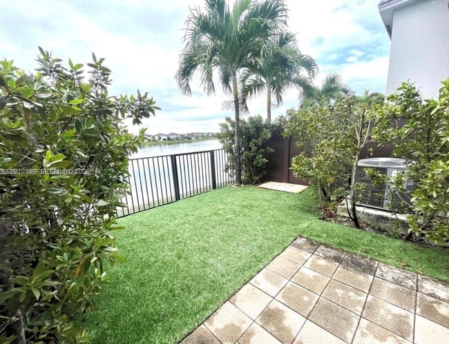 Foto del edificio - 9083 NW 159th St