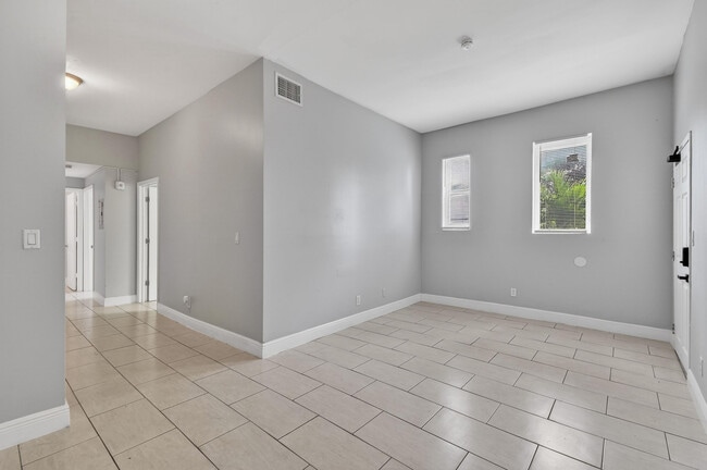 Foto del edificio - 1401 Division Ave