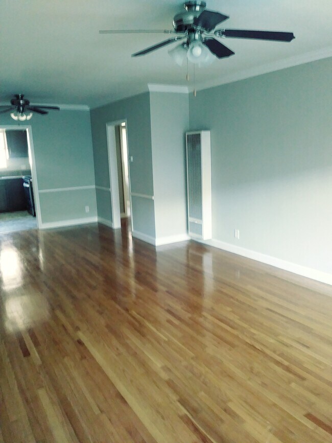 Sala de estar - 3644 Carmona Ave