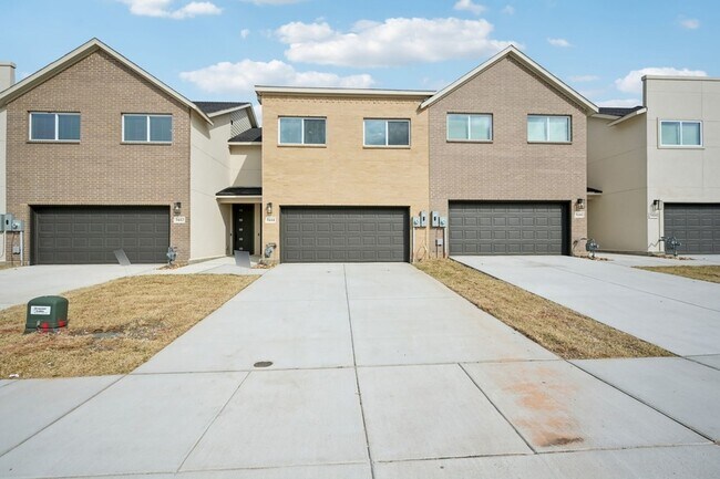 Building Photo - 3432 Taas Dr