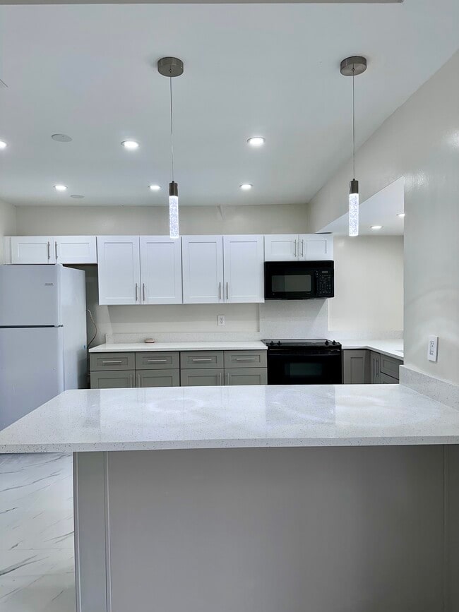 Building Photo - 2110 NW 109th Ave