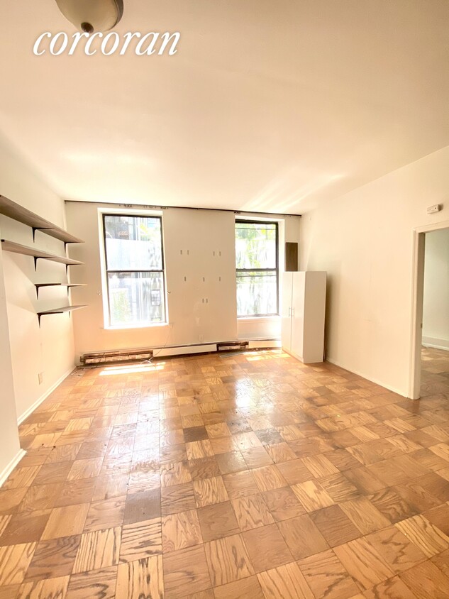 Primary Photo - 264 E 10th St