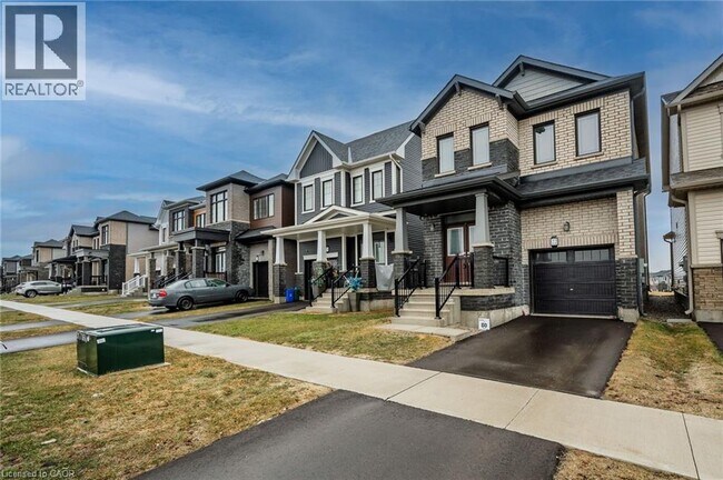 Building Photo - 22 Lilac Cir