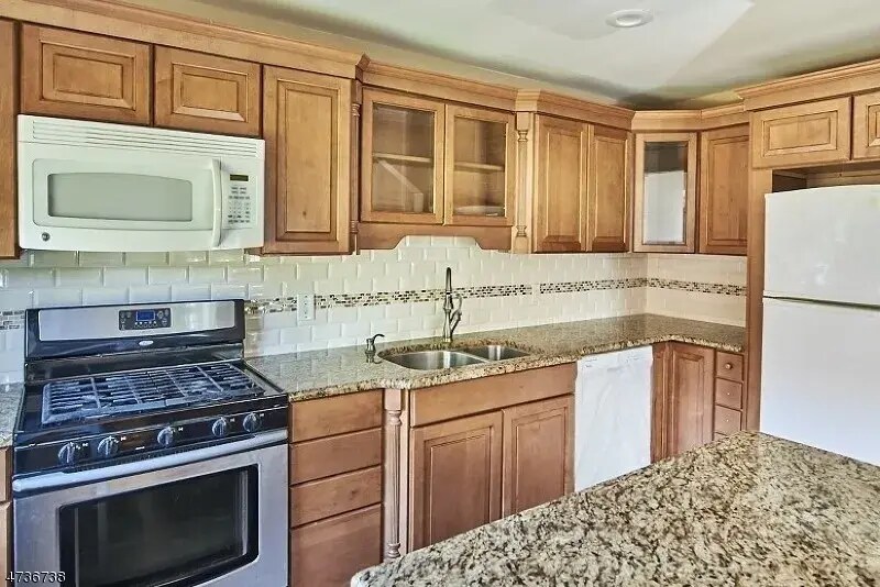Kitchen - 807 Mountain Ave