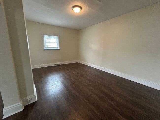 Building Photo - This Spacious Grove City Gem Boasts 3 Bedr...