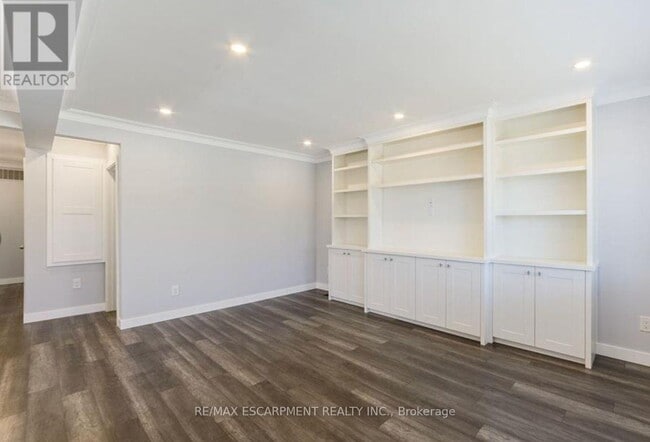 Building Photo - 1266 Royal Dr