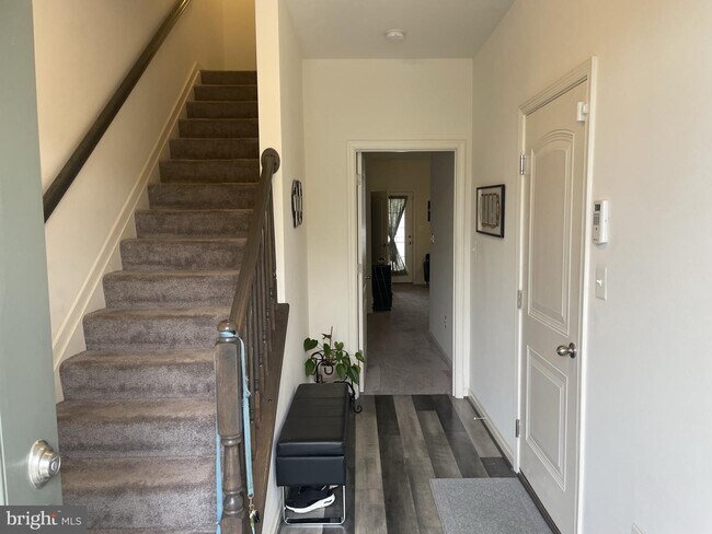 Building Photo - 9634 Eaves Dr