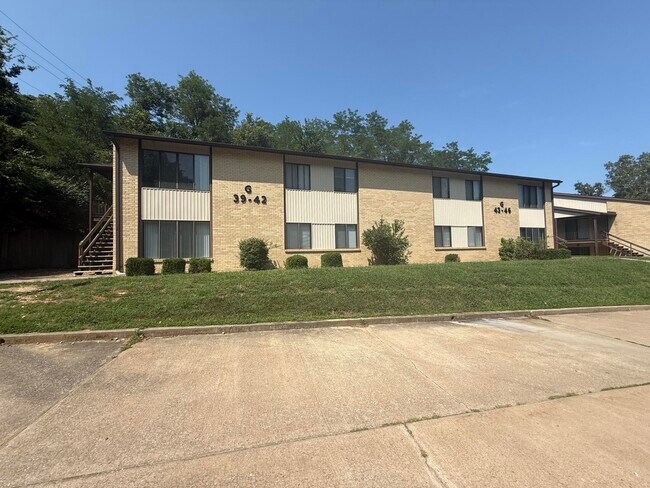 Foto del edificio - 405 Clayton Dr