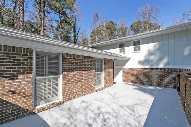 Building Photo - 1038 Seven Springs Cir NE