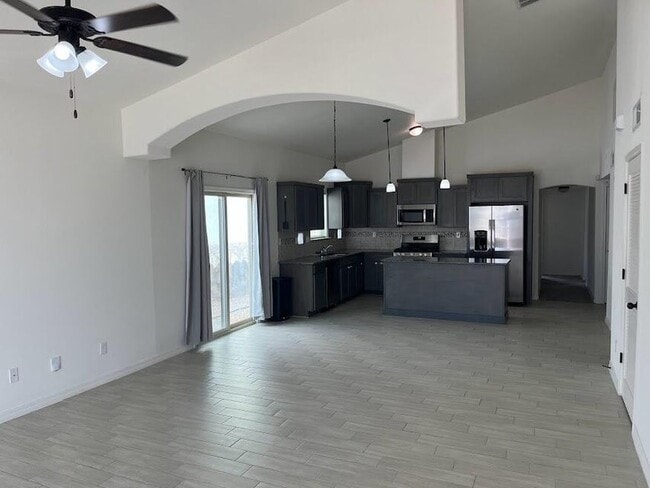 Building Photo - 904 Betton Pl
