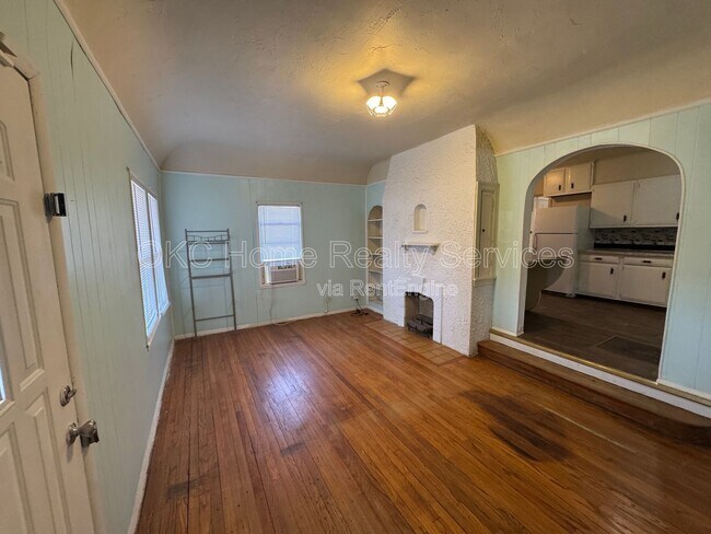 Building Photo - 2148 N Stonewall Ave