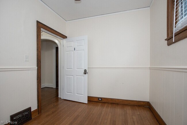 Foto del edificio - 13038 Cedar Rd