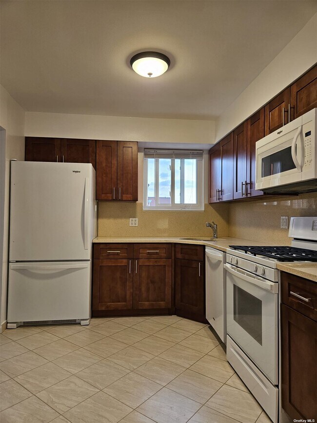 Building Photo - 31-50-50 48th St