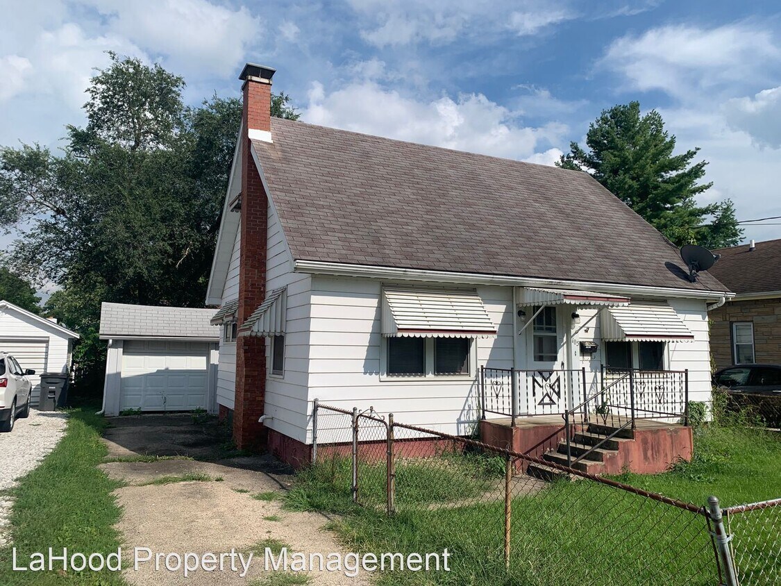 2 br, 1 bath House 105 Caroline House for Rent in East Peoria, IL