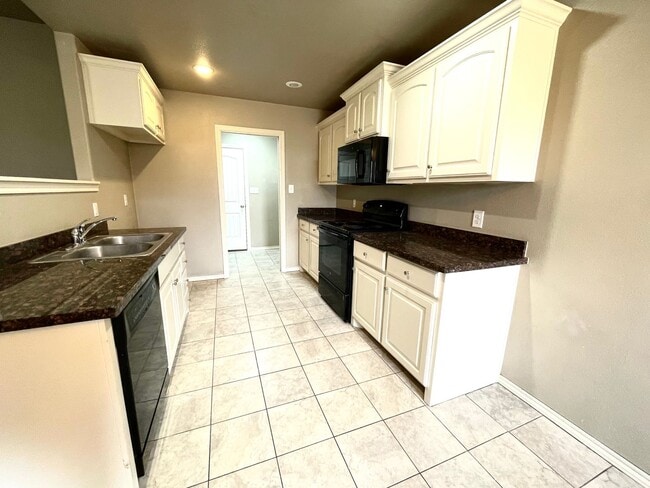 Building Photo - 3 bed 2 bath-Frenship ISD