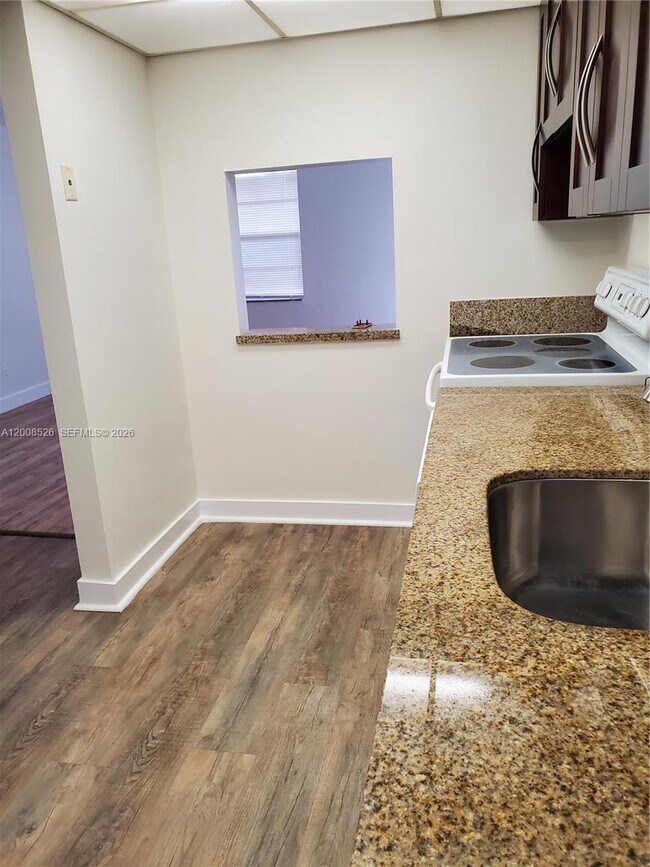 Foto del edificio - 1230 NE 139th St