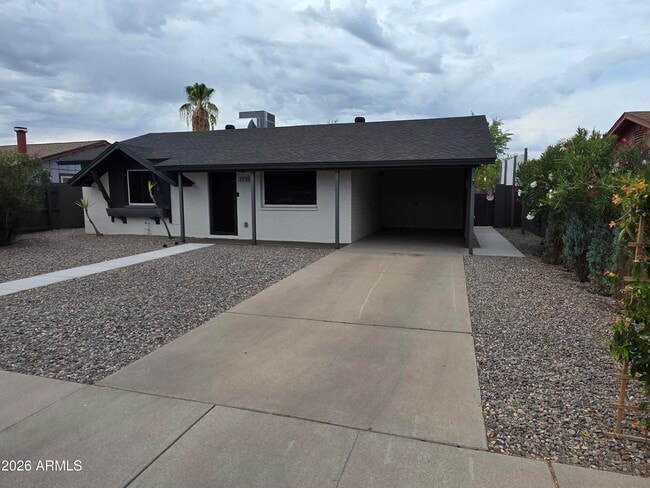 Building Photo - 3735 E Claire Dr