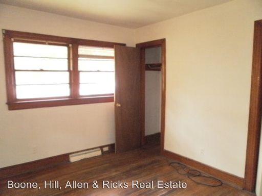 Building Photo - 805 Tyan St