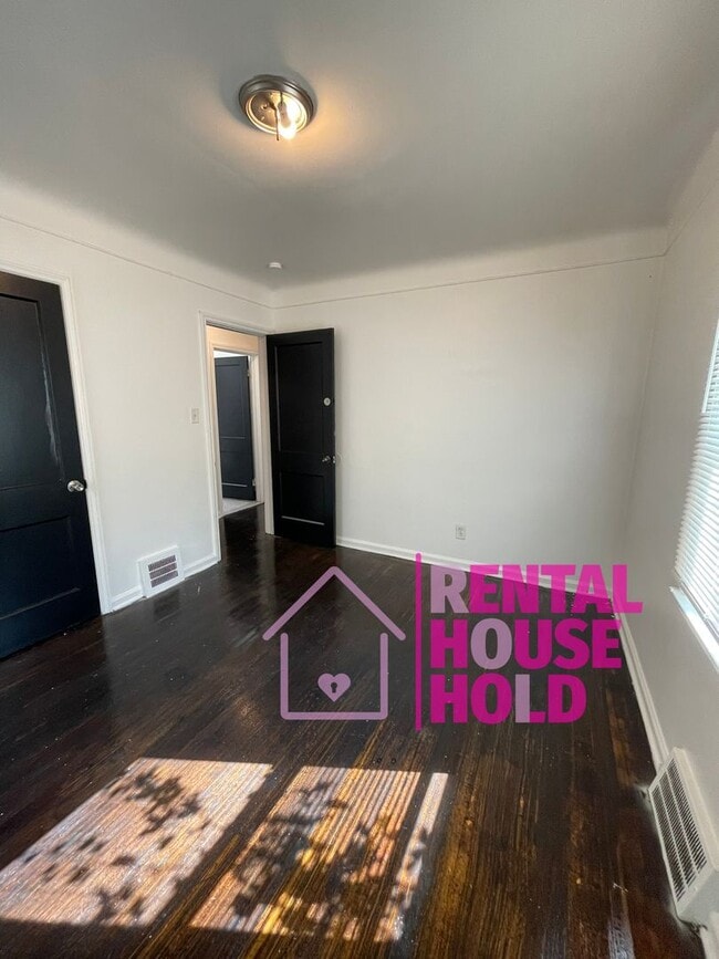 Building Photo - Beautiful 2 Bedroom 1 Bath Home East Engli...