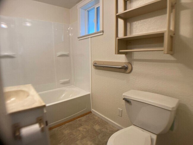Foto del edificio - 1 br, 1 bath House - 1604 SE Hamilton St