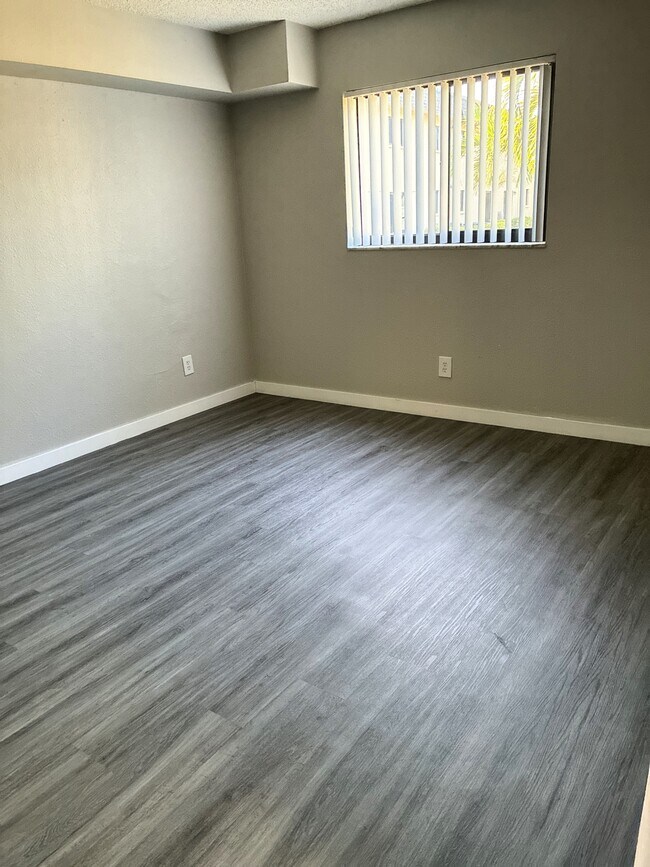 3x2 Orchid Lux w/Washer & Dryer - Country View Garden Homes