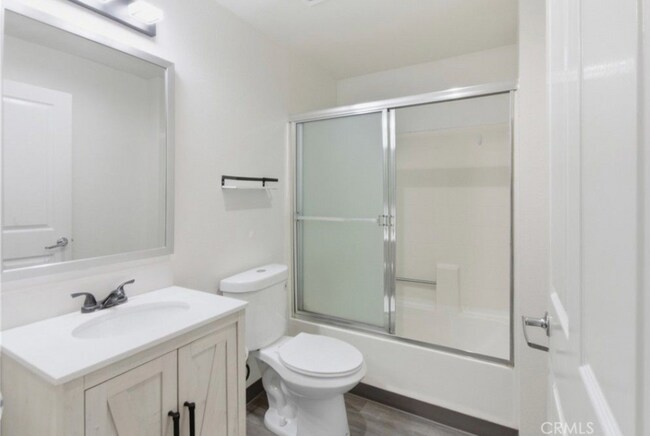 Foto del edificio - 19350 Sherman Way