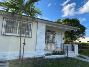 Building Photo - 1158 SW 11th Ave