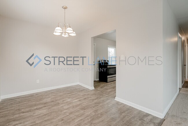 Foto del edificio - SIGN LEASE BY 2/28 AND GET $250 OFF FIRST ...