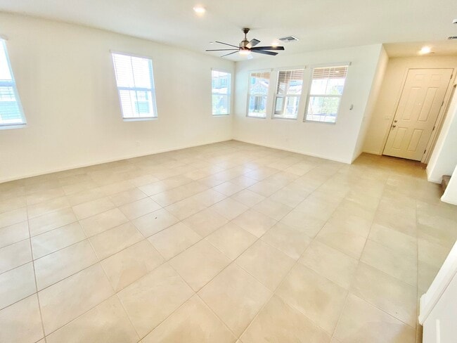 Building Photo - STUNNING BRAND NEW 3 BEDROOMS 2.5 BATHROOMS TWO STORY TOWNHOUSE WITH 2 CAR GARAGE