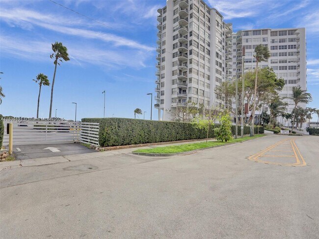 Foto del edificio - 11930 N Bayshore Dr