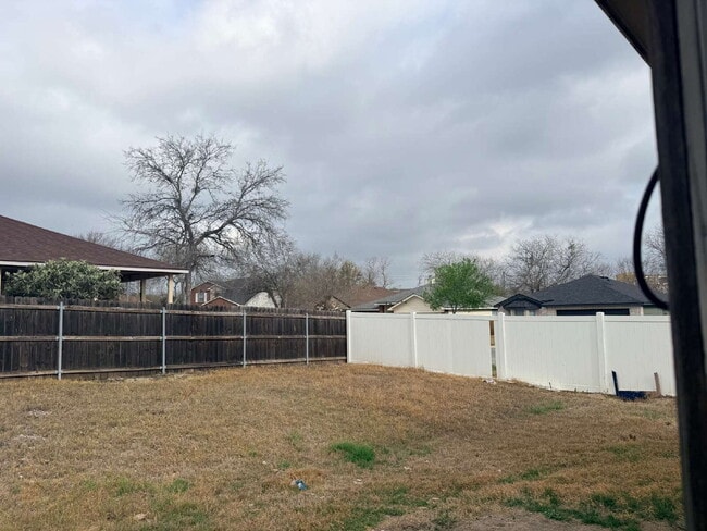 Building Photo - Nice 4/2 home near Sea World and Lackland Air Force Base