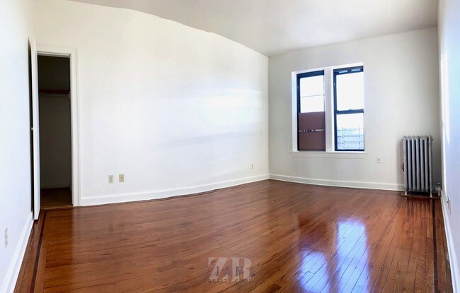 Foto del edificio - 8612 Ridge Blvd