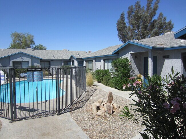 Foto del edificio - 2 Bedroom 1.5 Bath - Pool