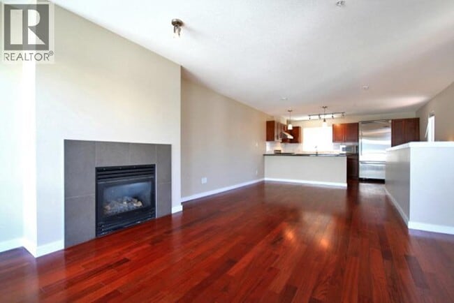 Photo du bâtiment - 670-670 W 6th Ave