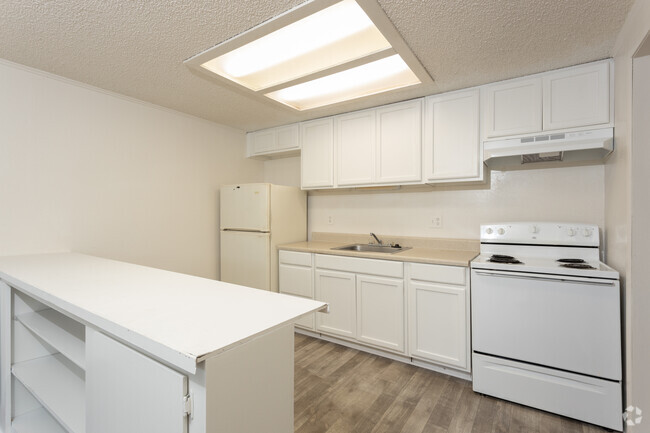 1BR, 1BA - 576SF - Stone Cove