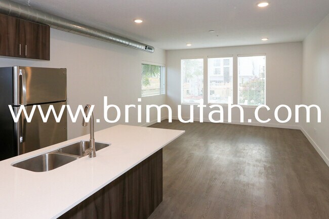 Foto del edificio - 945 S Washington St
