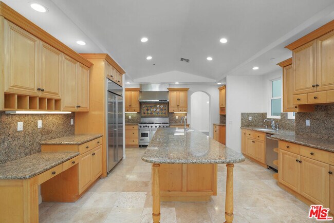 Building Photo - 3940 Oeste Ave
